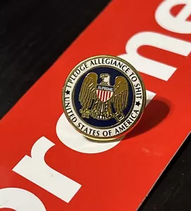 PIN SUPREME Pledge Allegiance SS17 Insignia Llave EE. UU. Caja Logo Pin AGOTADO - Imagen 1 de 2