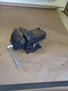 BESSEY 4 in. BV-HD40 Heavy-Duty Bench Vise with Swivel Base - Picture 1 of 11