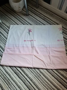 D/B Pink/White Small Checked Duvet Cover/1 Pillowcase,used a few times great con - Picture 1 of 7