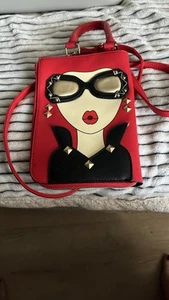 Trendige Glamour Umhängetasche mit Damengesicht rot - Bild 1 von 3