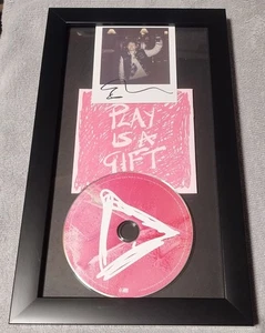 ED SHEERAN SIGNED PHOTO PLAY IS A GIFT CD FRAMED BOOKLET COA - Picture 1 of 1