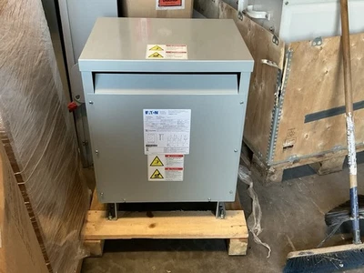 Torneira de iluminação tipo seco Eaton 15KVA 380V 220 Delta 110 | V38M26T1516 | - Imagem 1 de 4