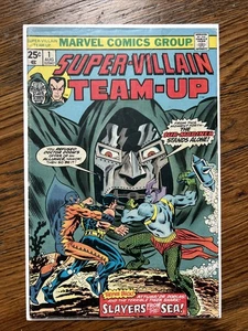 Super-Villain Team-Up #1 (Marvel Comics agosto 1975) VG/FN Dr. Doom - Foto 1 di 7