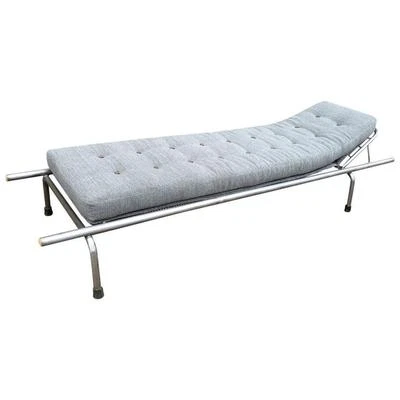 Chaise longue estofada tubular industrial de aço - Imagem 1 de 4