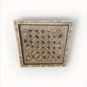 Textil de tela Cuba enmarcado - Arte de rafia tribal africana - Decoración geométrica de pared - Imagen 1 de 11