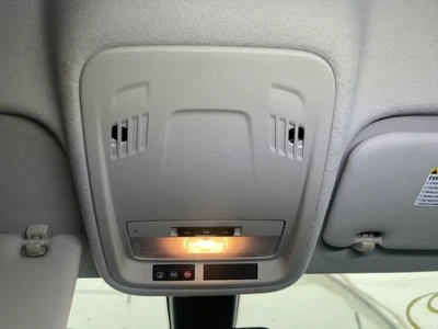 Used Front Upper Center Console fits: 2018 Chevrolet Cruze VIN B 4th digit New S - Imagem 1 de 4