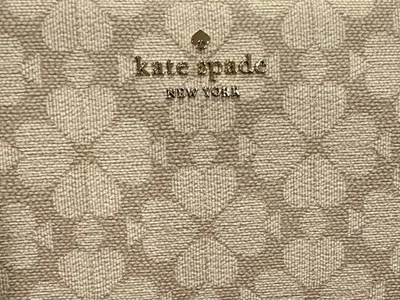 Nueva funda universal para computadora portátil Kate Spade Signature Flower color tostado claro cremallera de 15 pulgadas Foto 1 de 4