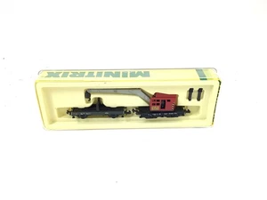 Minitrix N 3590 juego de vagones de mercancías 2 piezas vagón grúa con carro de protección DB - Imagen 1 de 2