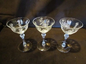 JUEGO DE 3 COPAS DE CRISTAL TIFFIN - TALLO grabadas faisanes persas 3 OZ. 1930’s - Imagen 1 de 9