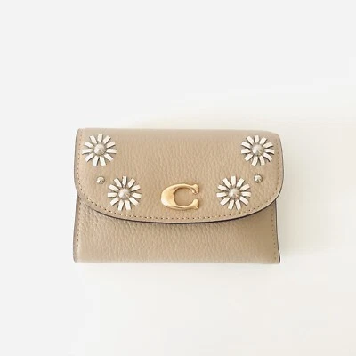 Coach Floral Beige Remi Medium Envelope Wallet w/ Whipstitch Daisy Applique $228 - Image 1 of 4