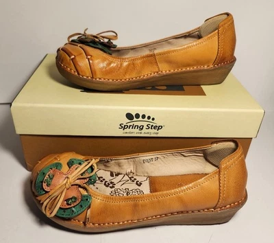 Spring Step Leather Flats with Floral Ruffle 6.5/7 Display shoe - Image 1 of 4