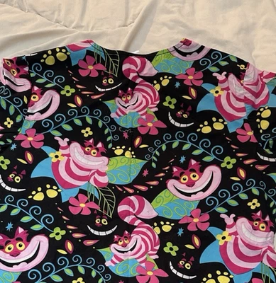 迪士尼爱丽丝仙境柴郡猫 V 领磨砂上衣小号万圣节秋季 — 第 1/4 张图片