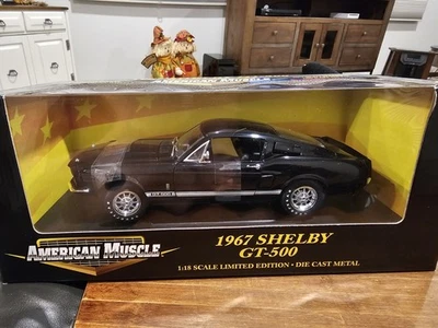 Mustang fundido a presión American Muscle 1/18 1967 Shelby GT 500 Foto 1 de 4