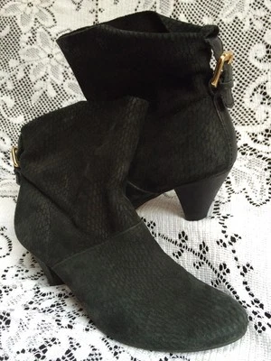 Botines Cynthia Vincent 7,5 M Negro Gamuza Repujado Hebilla Bota Foto 1 de 4