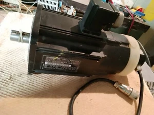 MAC071A-0-ES-3-C/095-B-0, Video-test,INDRAMAT- 3.3Nm-4000 rpm-w1000ppr ENCODER - Picture 1 of 11