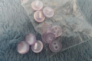 SMALL PALE LILAC ROUND MUSHROOM BUTTONS PK 20NEW - Picture 1 of 4