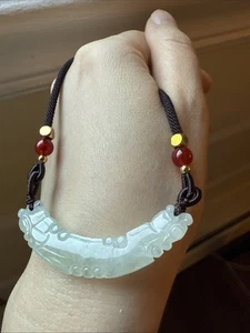 Untreated Grade A Jadeite 純天然翡翠A貨 老坑冰精雕玉橫 - Picture 1 of 8