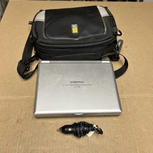 Audiovox D1708 Lettore DVD Portatile (7") con Borsa e Adattatore per Auto - Foto 1 di 18