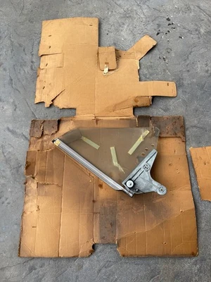 🔥NOS Plymouth Barracuda RH PASSENGER 1970-1974 Quarter Glass Window 3499646🔥 Foto 1 de 4