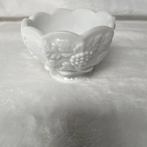 Westmoreland getäfelt Traube Auster Obst Cocktail Schüssel Milchglas 2,675" - Bild 1 von 7