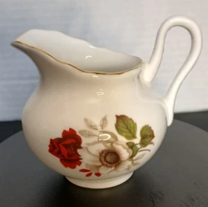 Allyn Nelson collection Creamer Made in England Fine Bone China - Picture 1 of 4