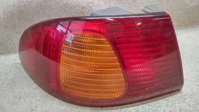 Левый задний фонарь на четверть установлен для 98-02 TOYOTA COROLLA B2-05/172004 - Изображение 1 из 4