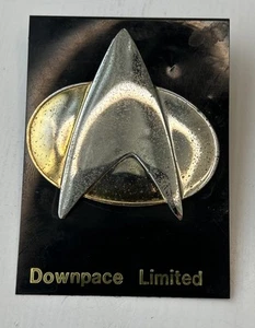 Star Trek The Next Generation Metal Communicator Pin Badge 5x5.5cm PPC 1998 - Picture 1 of 6