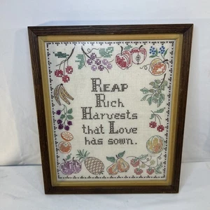 Vintage Kreuzstich gerahmtes Bild Ernte reiche Ernten, die Liebe gesät hat 13x16 - Bild 1 von 19
