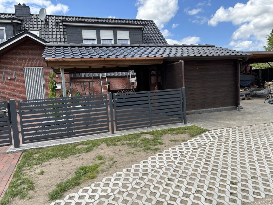 60 St. neuw. Rasengittersteine  60x40x8 zu verk., St. a'  2,00 € bei Abholung . - Bild 1 von 1