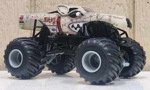 2017 Hot Wheels 1:24 Scale Monster Jam • Mega-Bite Monster Truck - Picture 1 of 10