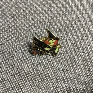 VTG Rare American Airlines AA Halloween Witch On A Broom Enamel Lapels Pin - Picture 1 of 3