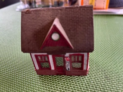 SMALLEST BUILDING HO scale I ever listed on EBAY a tiny shop that wud fit easily - Image 1 of 4
