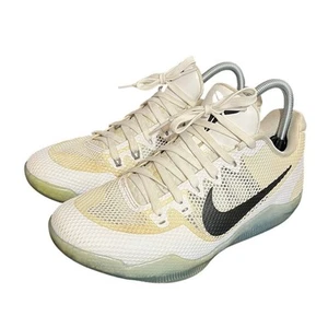 Nike Kobe 11 EM Low Fundamental bianche nere 2016 taglia 8,5 836183-100 sneaker - Foto 1 di 7