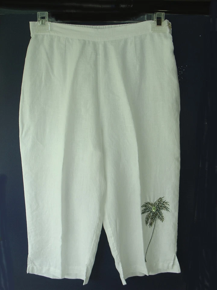 John Paul Richard Petite Medium white 100% Linen Capris Palm Tree Embroidery - Image 1 of 4