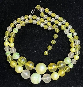 Vintage Karu Arke necklace with graduated Lemon-Lime Lucite beads, signed - Picture 1 of 5