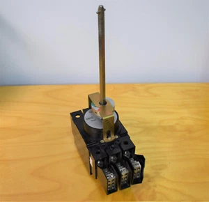 Cutler-Hammer GC3050 - Picture 1 of 8