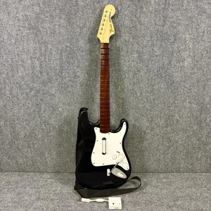 Guitarra Rock Band Fender Stratocaster Harmonix NWGTS2 Wii con correa y dongle - Imagen 1 de 12