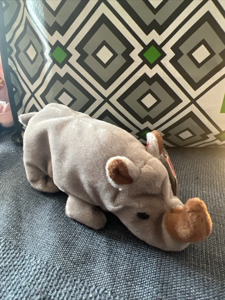 Ty Beanie 婴儿 Spike The Rhinoceros 挂牌 — 第 1/4 张图片