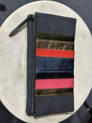 Bolso sin asas STELLA & DOT azul marino doble pliegue multicolor cuero con adornos metálicos Foto 1 de 4