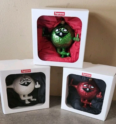 3 Dif Supreme x Camacho • Ornament • Glass •red. White. Green