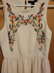 Forever 21 Damen Kleid Small Creme Beige Blumen Ärmellos Party Stickerei - Bild 1 von 12