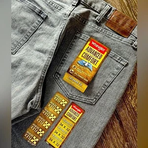 Wrangler NEW Advanced Comfort Flex Relaxed Fit Gray Wash 4-Way Stretch 34x32 - Picture 1 of 6