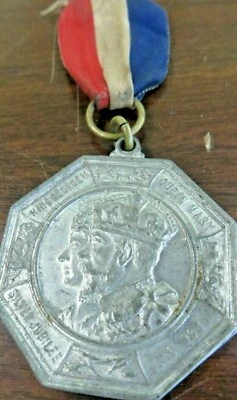 1935,KING GEORGE V,QUEEN MARY SILVER JUBILEE MIDDLESEX ENGLAND AWARD PENDENT - Image 1 of 4