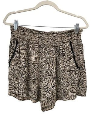 Pantalones Cortos Tres Lunares Talla Grande Pull On Cintura Calada Beige Negro Estampado Abstracto Foto 1 de 4