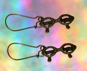 Niedliche Sonnenbrille Farbtöne bronzefarbene Ohrringe Geschenk Strumpffüller Q734 - Bild 1 von 2