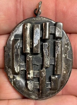 RARO? COLGANTE Foto COLGANTE ARTE ABSTRACTO BRUTALISTA de colección estaño plata ÚNICO Foto 1 de 4