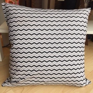 485. Handmade Grey/Black Zig Zag CHEVRON 100% Cotton Cushion Cover.Various sizes - Picture 1 of 1