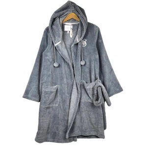 NEU Victoria's Secret kleiner Morgenmantel mit Kapuze und Bommelgürtel kuschelig Plüsch Monogramm - Bild 1 von 7