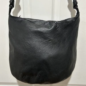VTG Courtenay Shoulder Handbag Black Leather Single Handle Inside Pocket - Picture 1 of 17