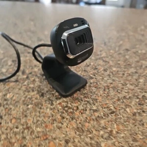 Microsoft LifeCam HD-3000 Web Cam With Built In Microphone Model 1492 EUC - Picture 1 of 9
